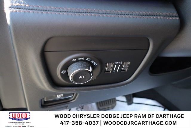 New 2026 Jeep Grand Cherokee L Summit w/ Obsidian Package AWD/4WD image 17
