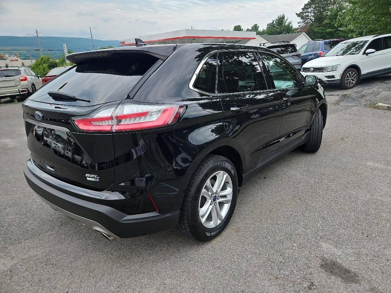 Used 2020 Ford Edge SEL w/ Convenience Package AWD/4WD image 3