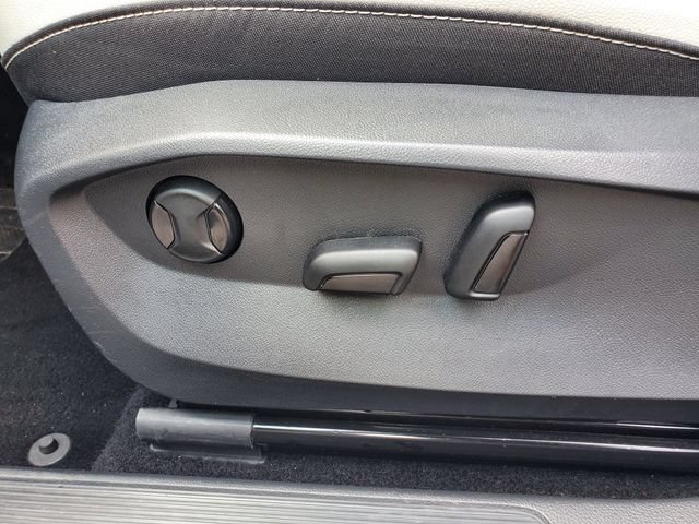 Used 2025 Volkswagen Taos SE AWD/4WD image 17