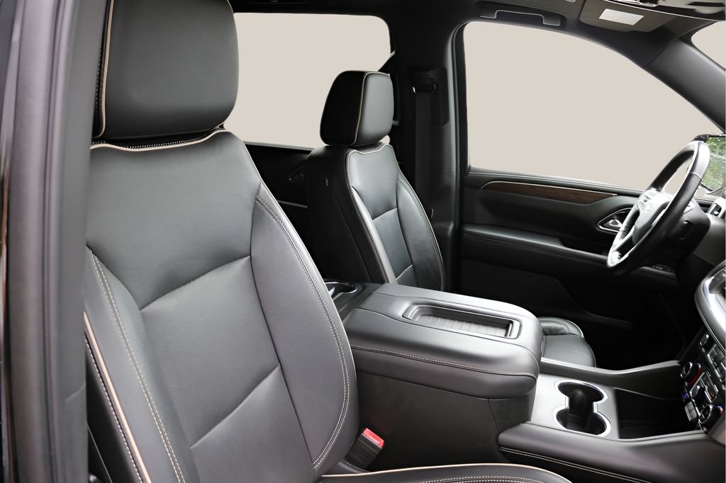 Used 2021 Chevrolet Suburban Premier w/ Premium Package RWD image 24