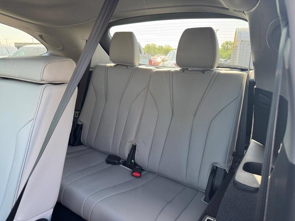 Certified 2026 Acura MDX w/ Technology Package FWD image 12