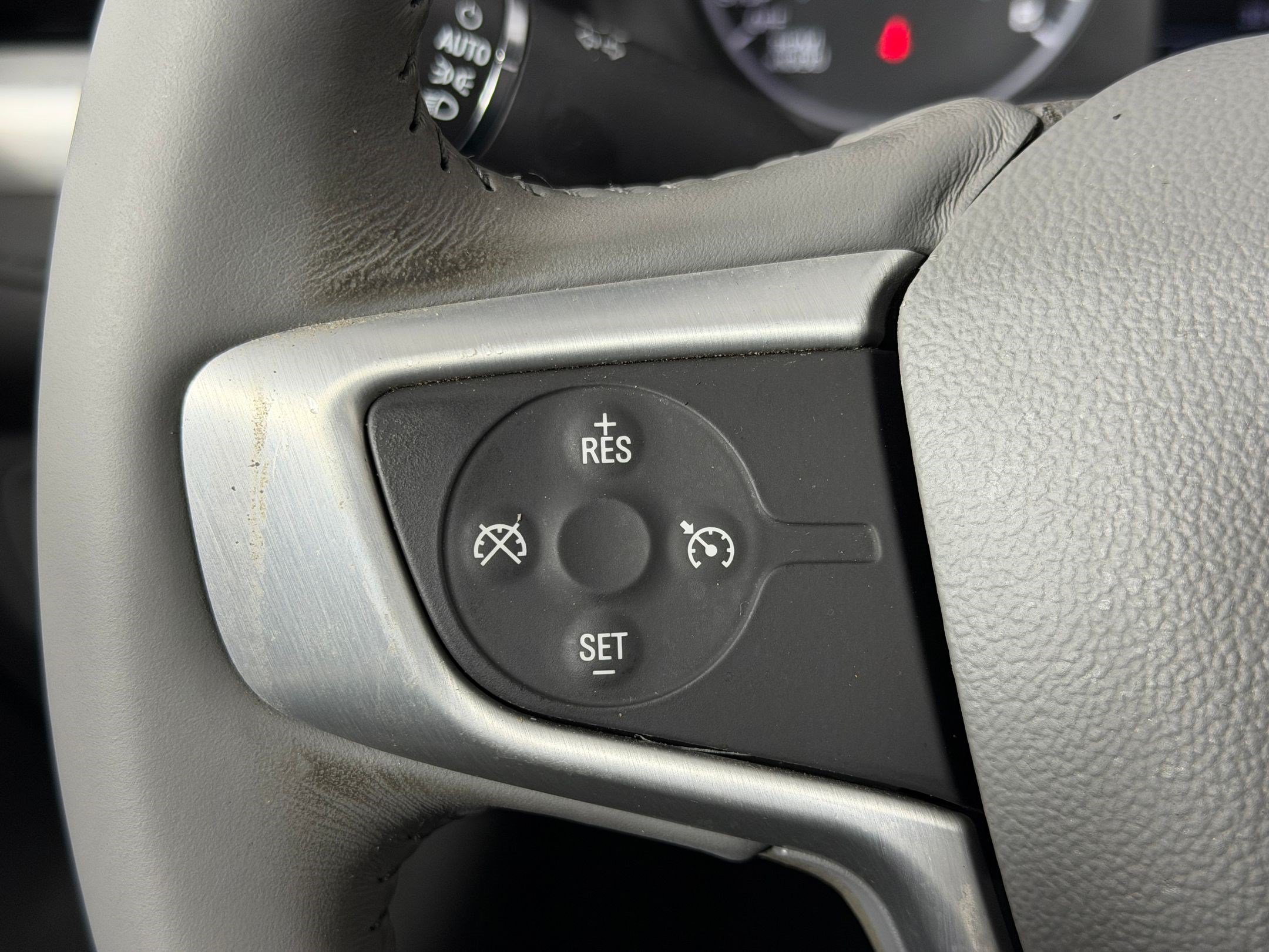 Used 2019 GMC Acadia SLE FWD image 13