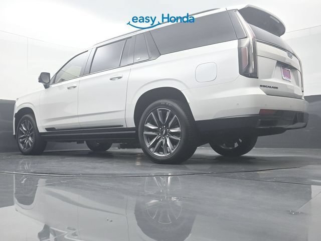 Used 2024 Cadillac Escalade ESV Sport w/ LPO, ONYX Package AWD/4WD image 32