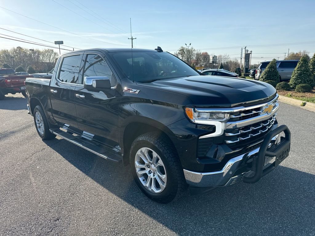 Used 2023 Chevrolet Silverado 1500 LTZ AWD/4WD image 2