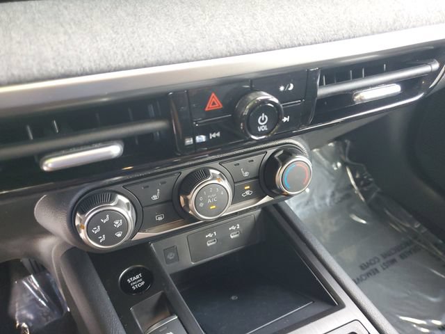 Used 2025 Nissan Kicks SV w/ SV Premium Package FWD image 21