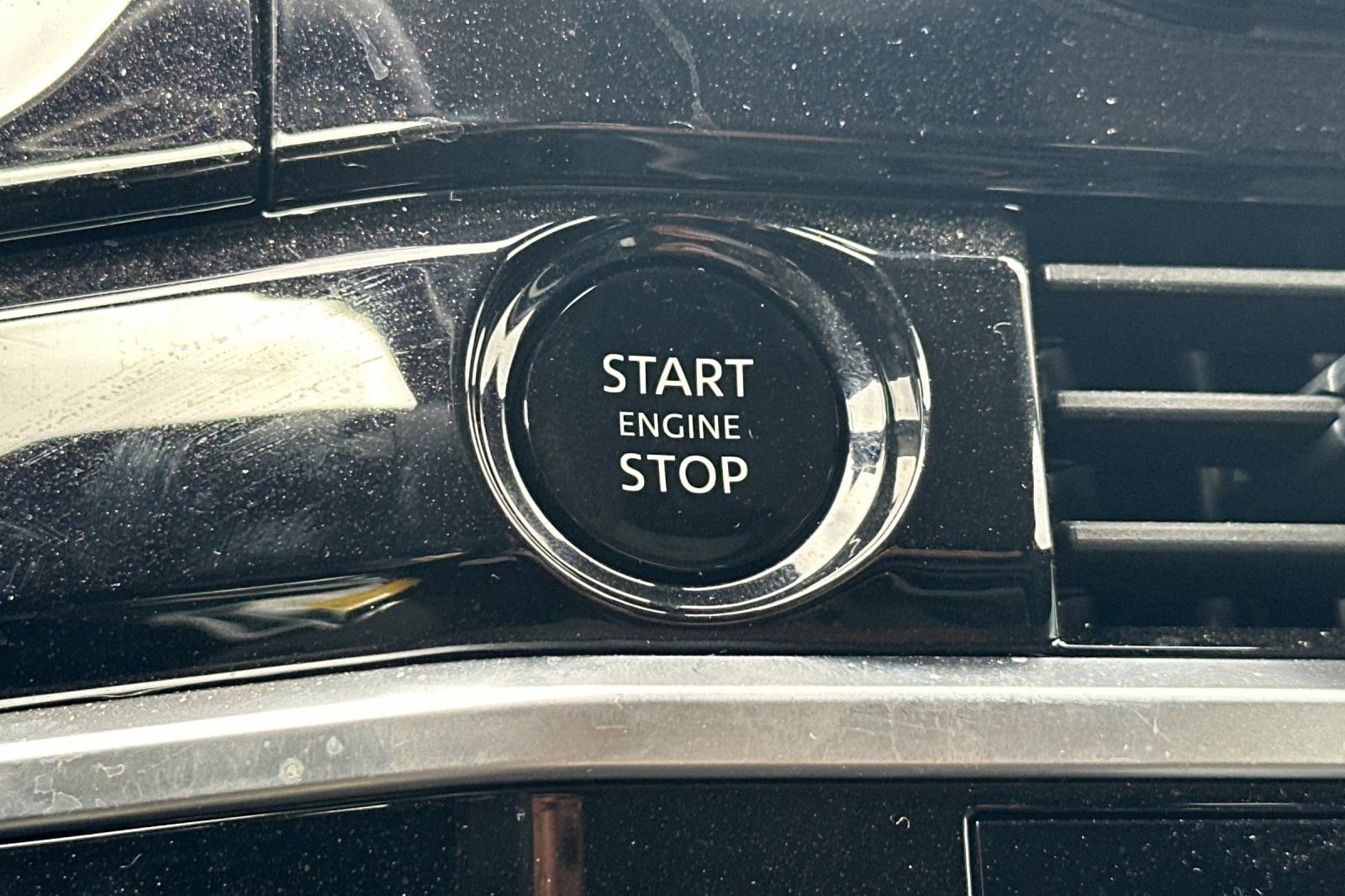 Certified 2025 Nissan Pathfinder SV image 35