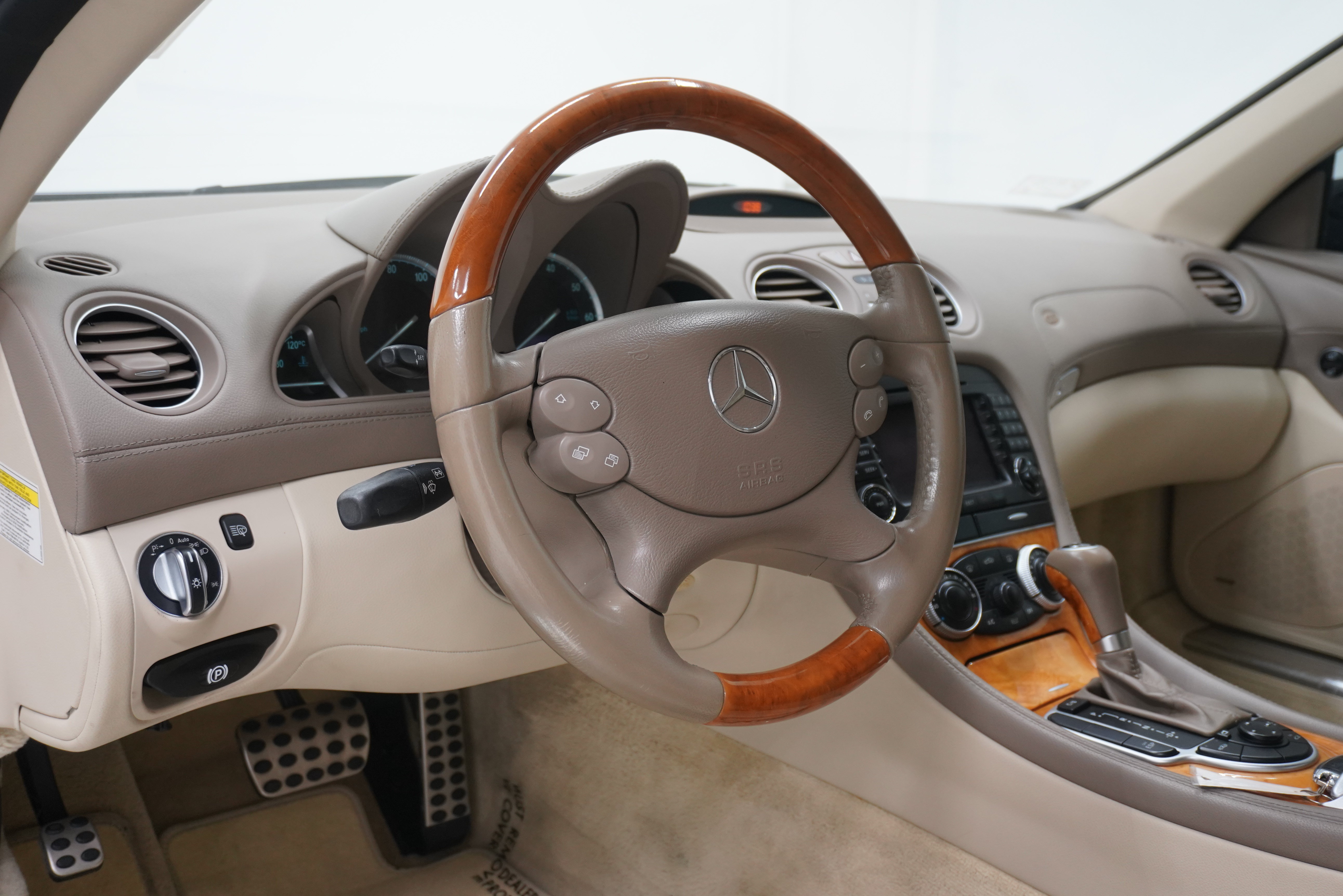 Used 2007 Mercedes-Benz SL 550 image 11