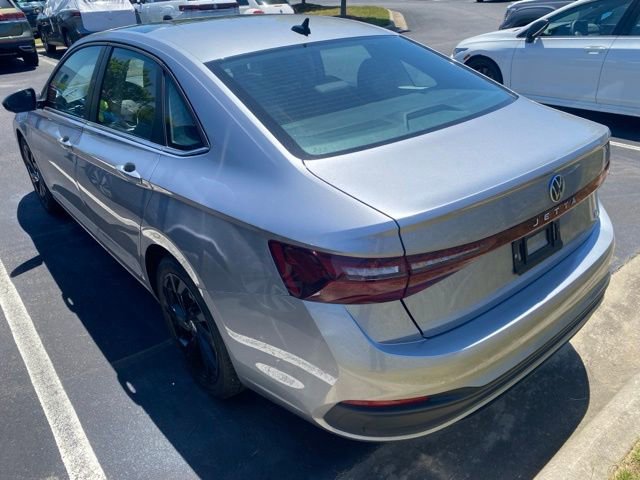 Used 2025 Volkswagen Jetta SE w/ Sunroof Package FWD image 10