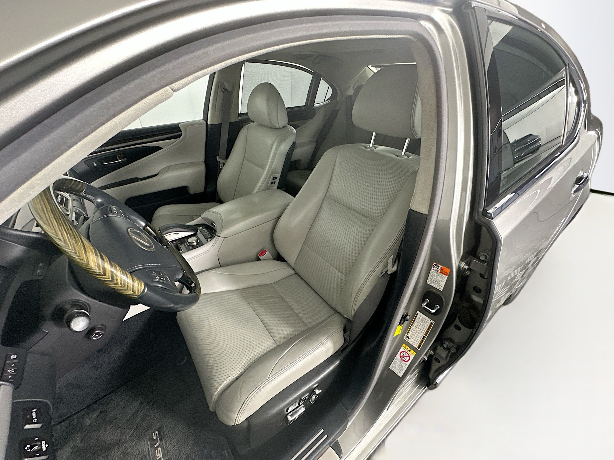 Used 2017 Lexus LS 460 w/ Ultra Luxury Package RWD image 13