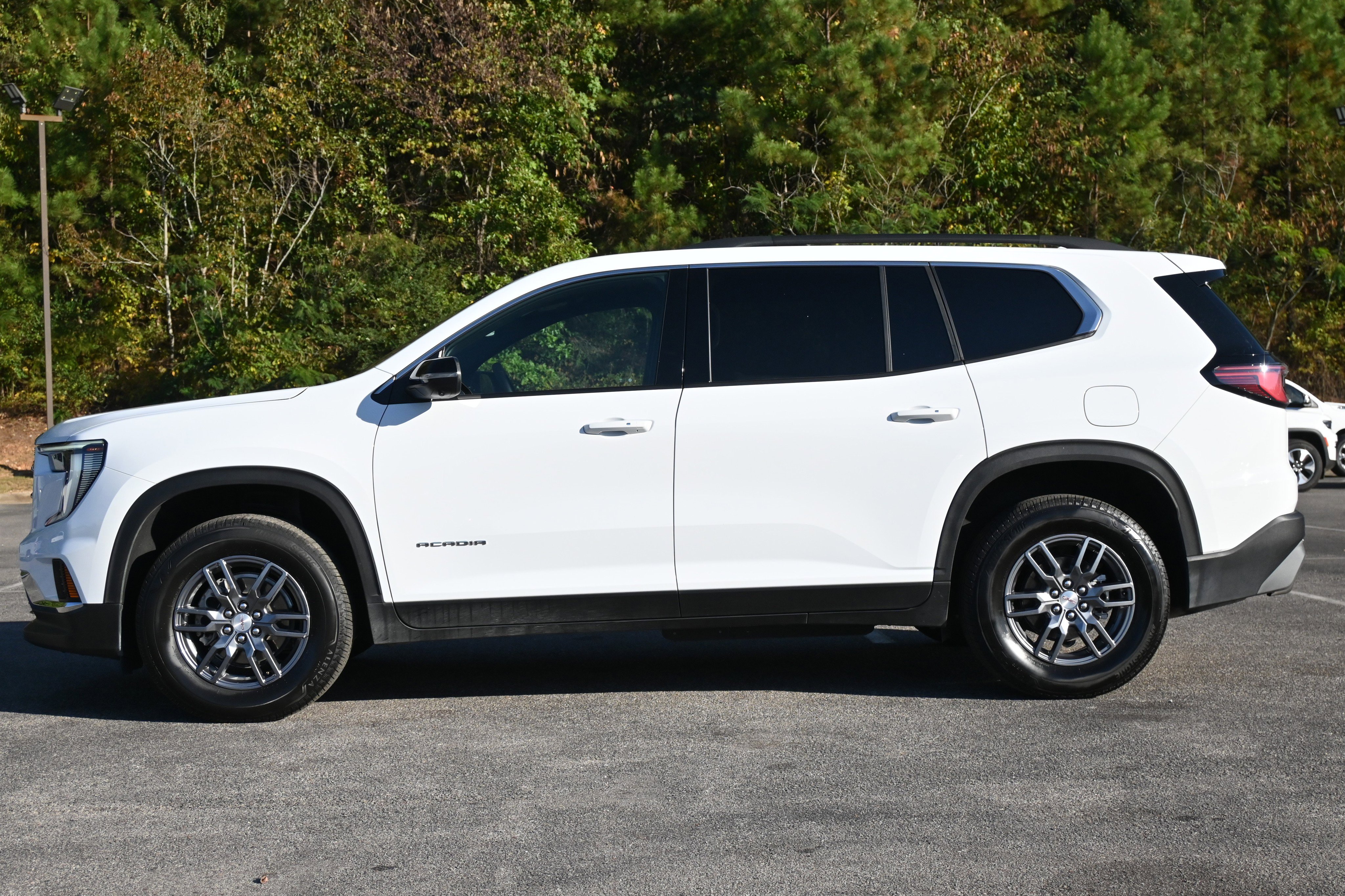 Used 2025 GMC Acadia Elevation image 6