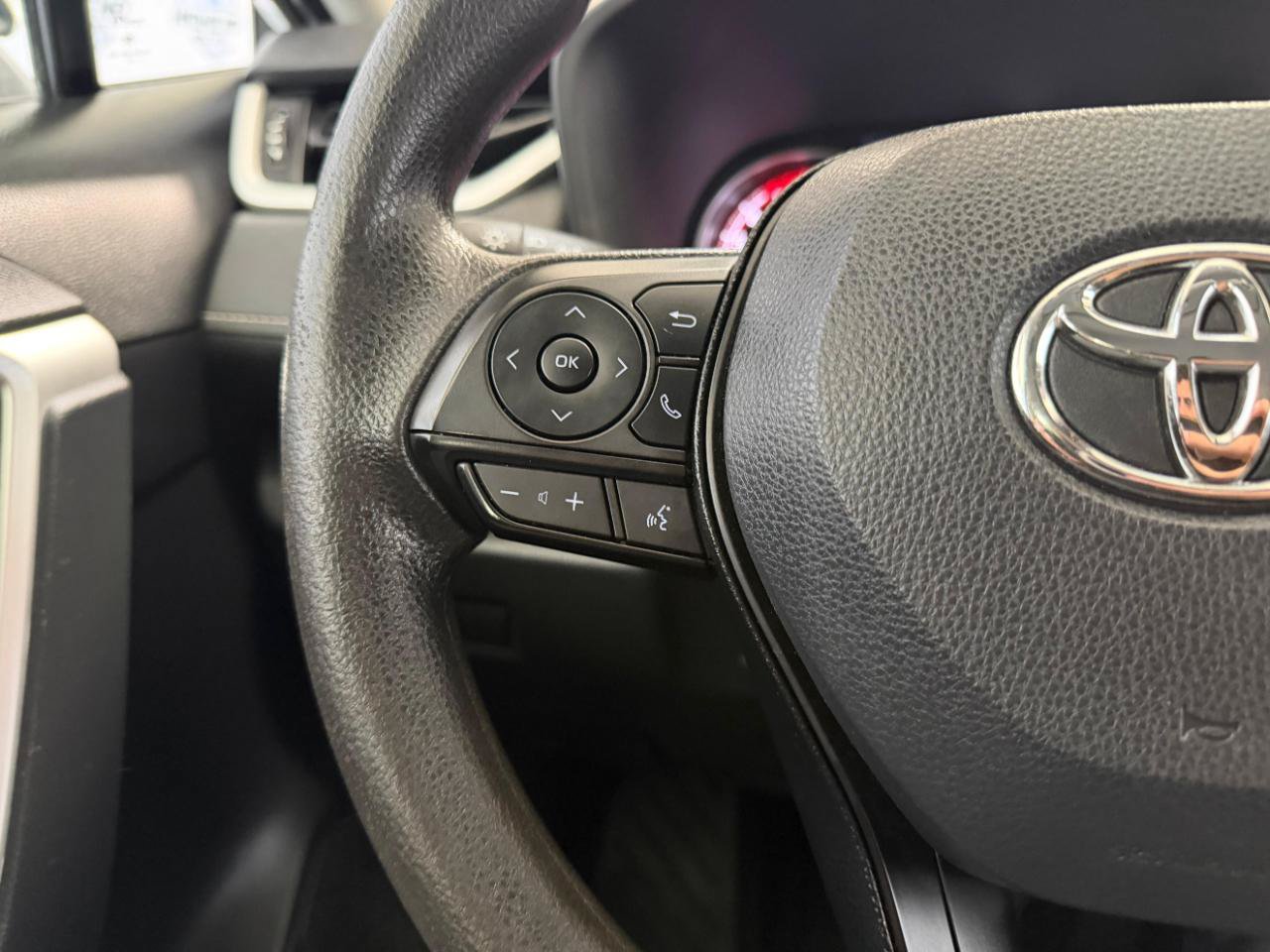 Used 2023 Toyota RAV4 XLE AWD/4WD image 30