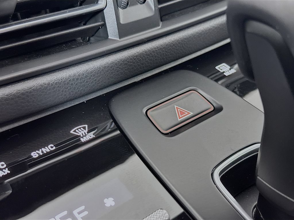 New 2025 Porsche Macan AWD/4WD image 18