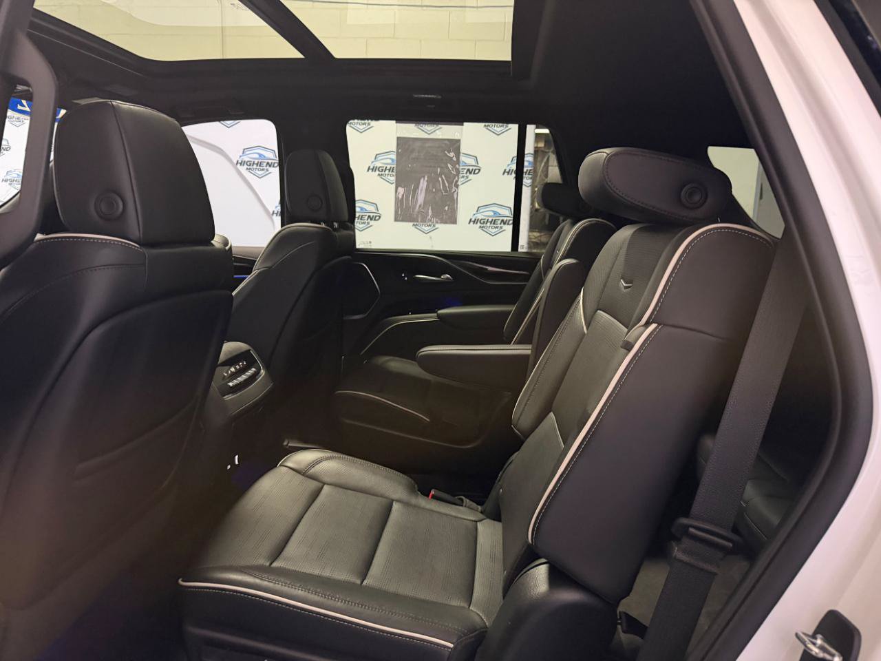 Used 2022 Cadillac Escalade Premium Luxury w/ Performance Package AWD/4WD image 19