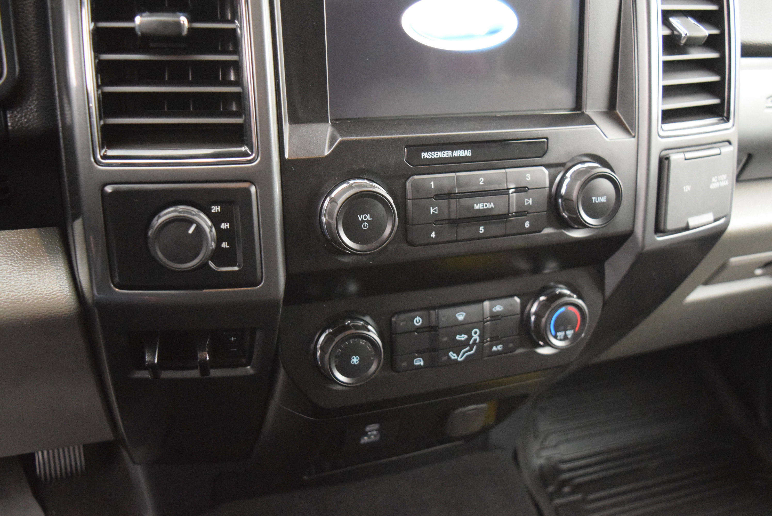 Used 2022 Ford F450 XLT w/ Snow Plow Prep Package image 13