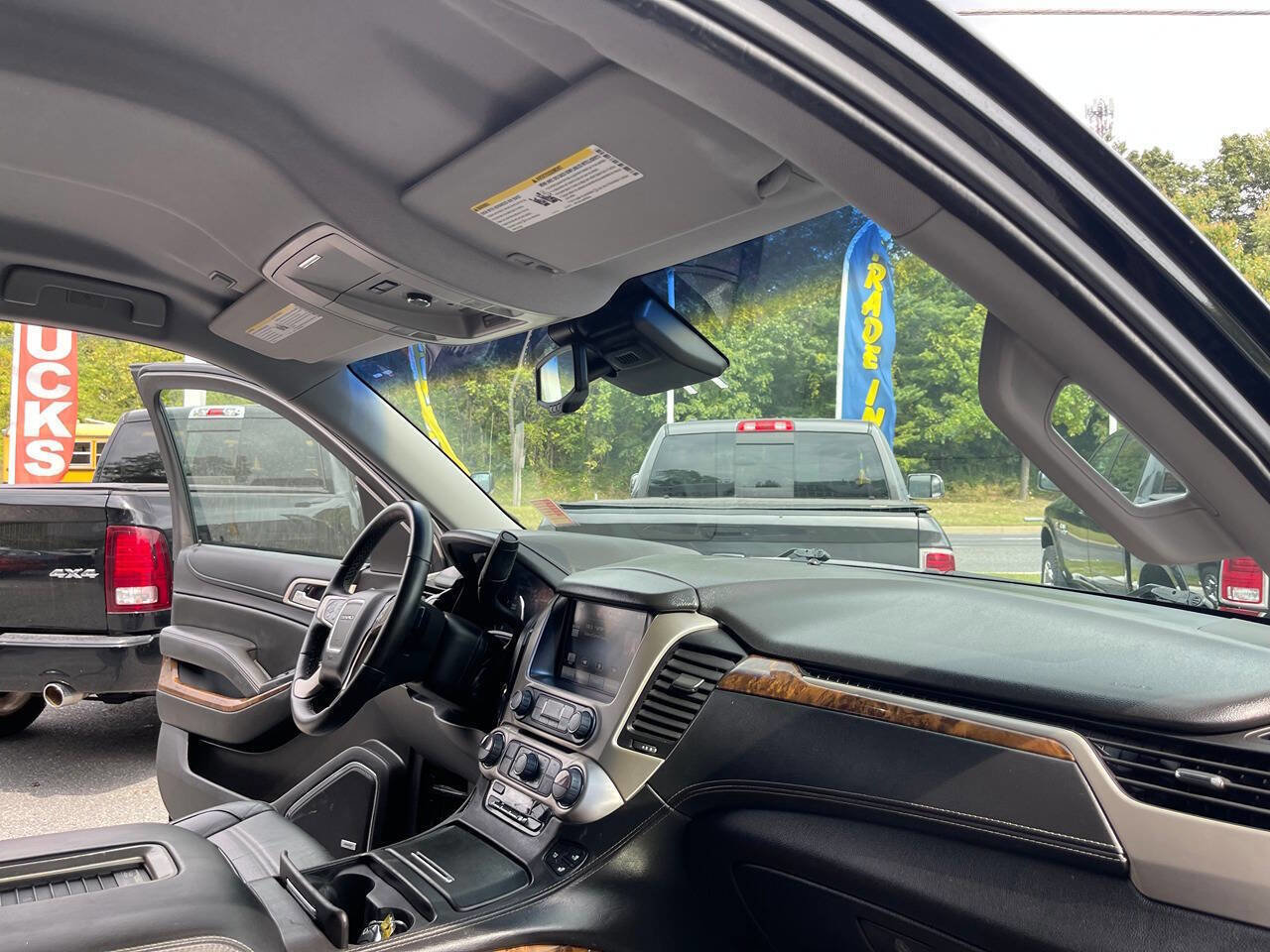 Used 2015 GMC Yukon XL Denali w/ Premium Package image 38