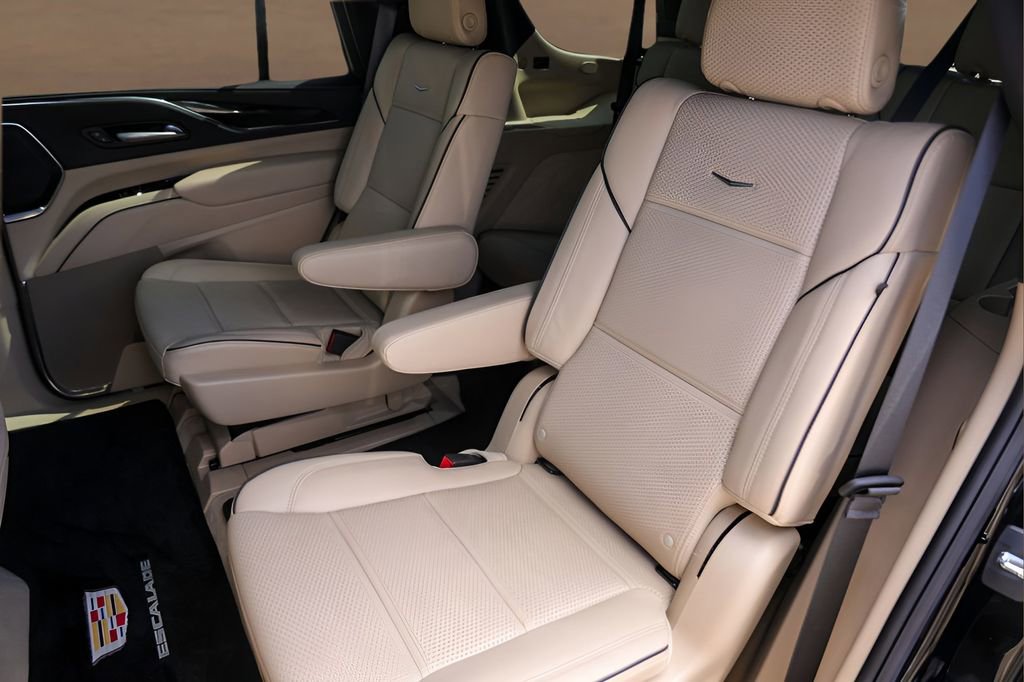 Certified 2023 Cadillac Escalade Premium Luxury w/ Performance Package image 27
