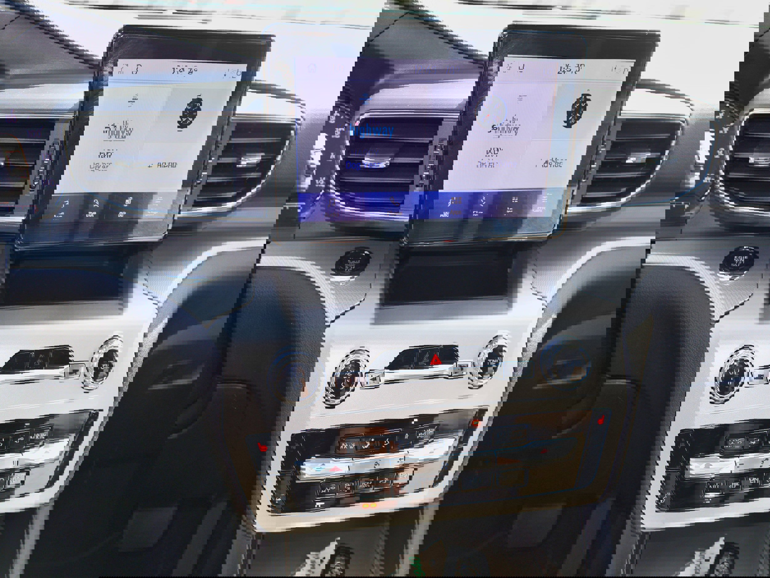 Used 2022 Ford Explorer XLT w/ Equipment Group 202A image 19