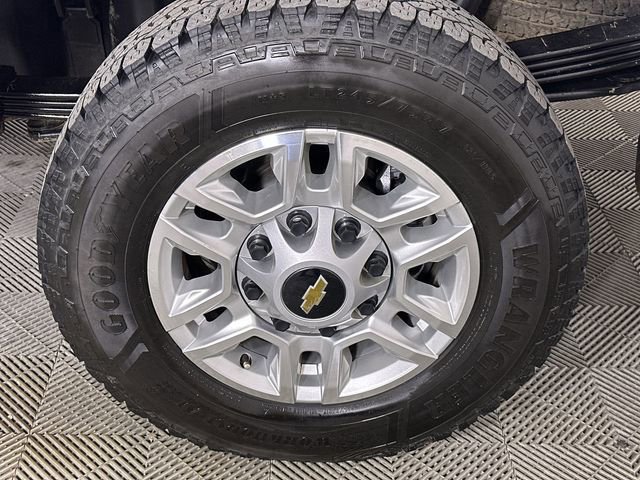 Used 2025 Chevrolet Silverado 2500 LT w/ Convenience Package image 39