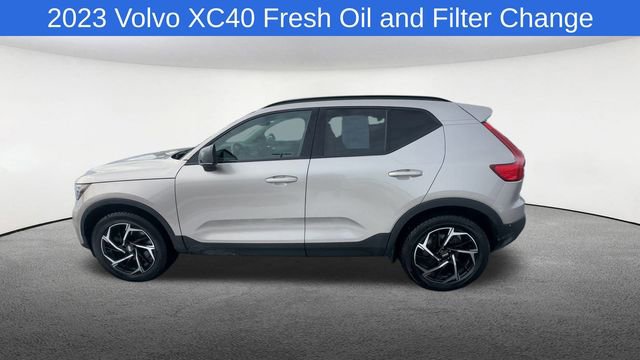 Used 2023 Volvo XC40 B5 Plus w/ Driver Assist Package image 5
