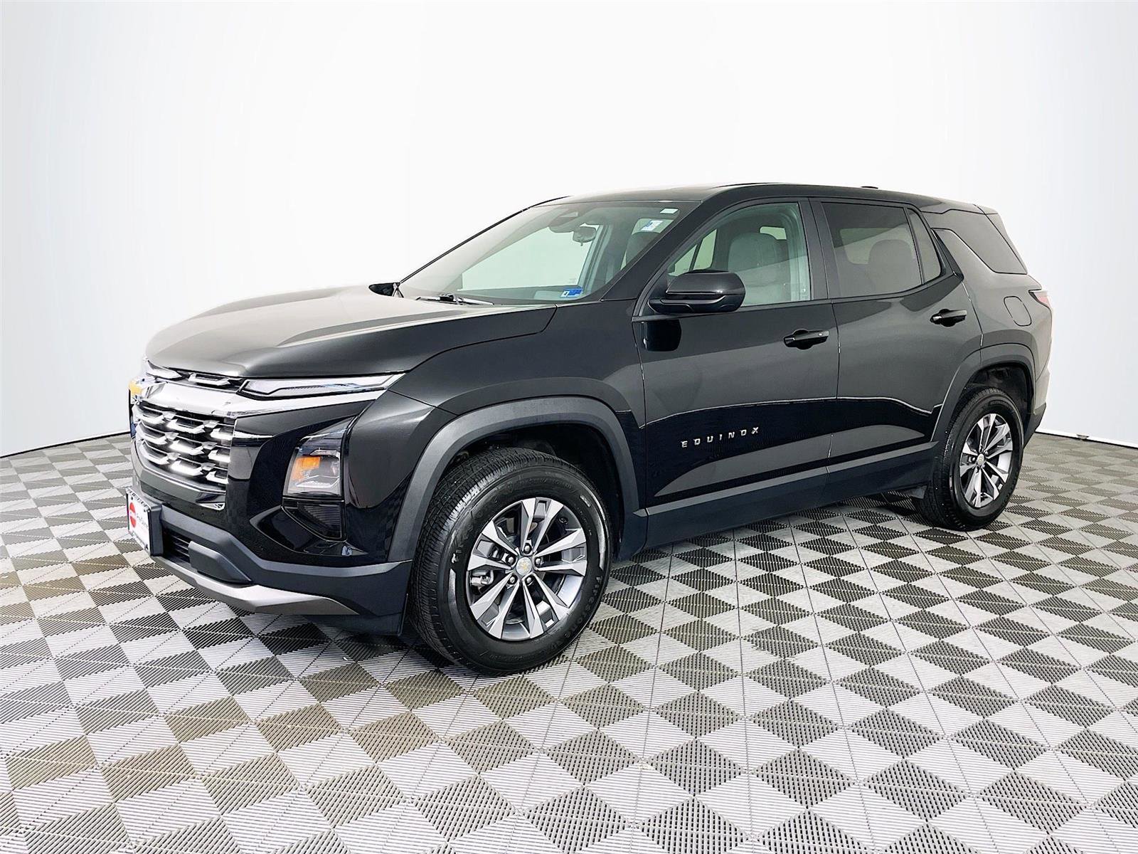 Used 2026 Chevrolet Equinox LT FWD image 4