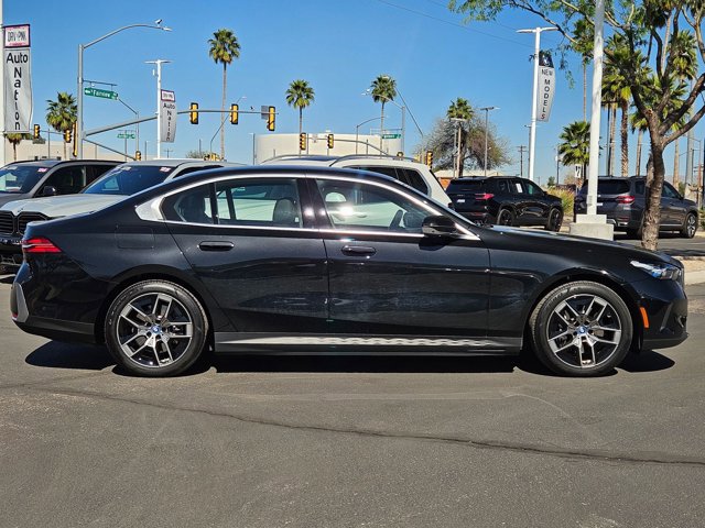 Used 2025 BMW i5 eDrive40i w/ Premium Package image 4