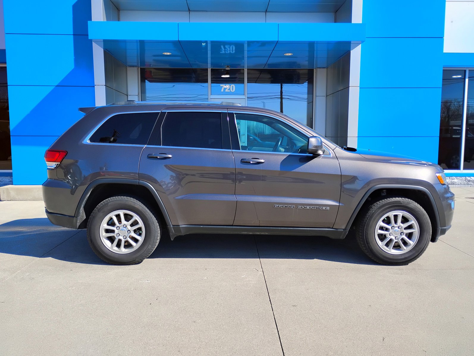 Used 2020 Jeep Grand Cherokee Laredo image 34