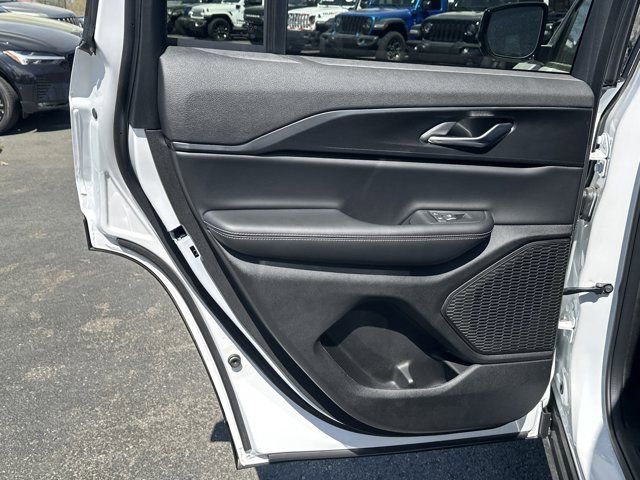 New 2025 Jeep Grand Cherokee Laredo image 21