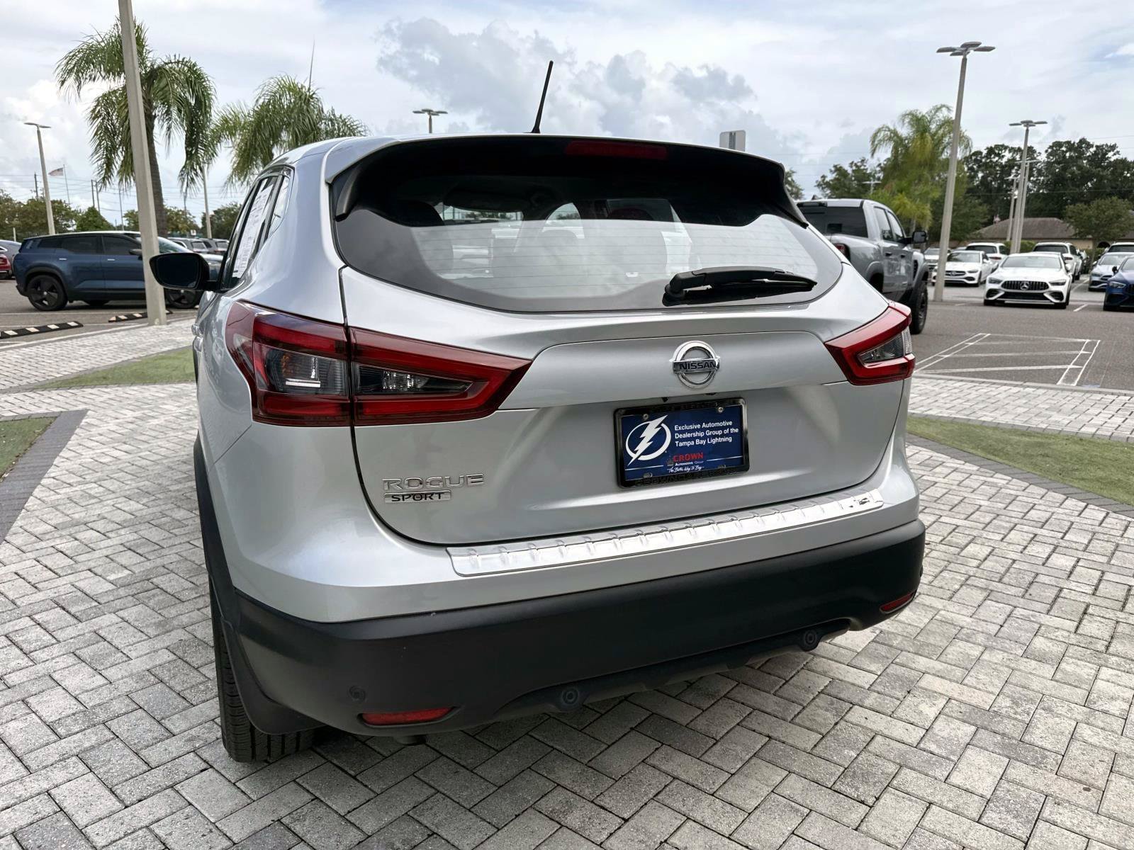 Used 2022 Nissan Rogue Sport S FWD image 9