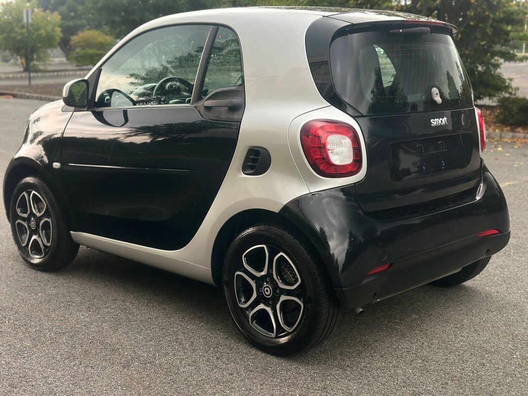 Used 2016 smart fortwo Prime RWD image 5