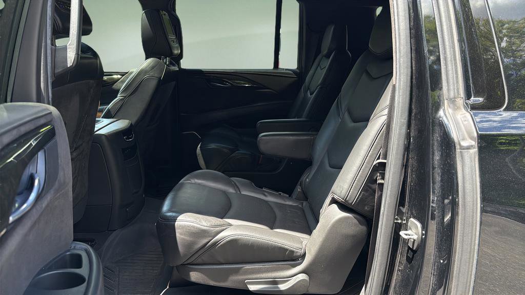 Used 2019 Cadillac Escalade ESV Platinum w/ Escalade Sport Edition AWD/4WD image 22