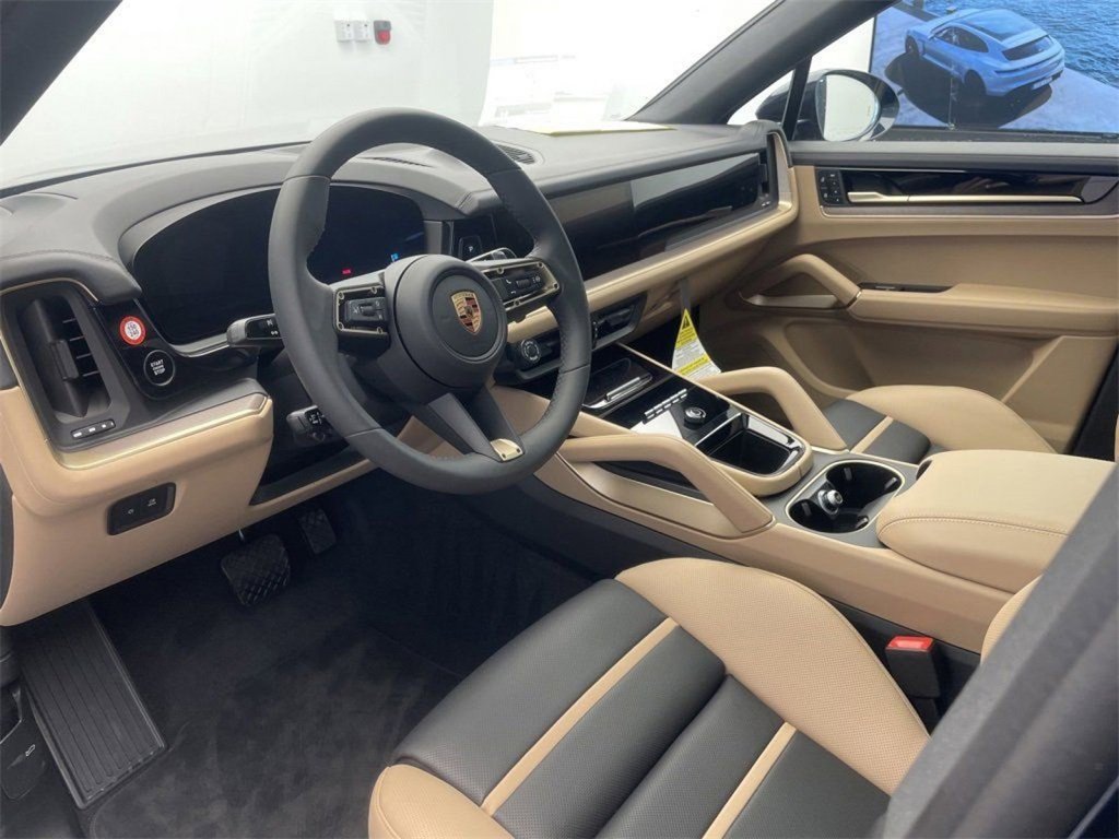 Certified 2025 Porsche Cayenne image 4