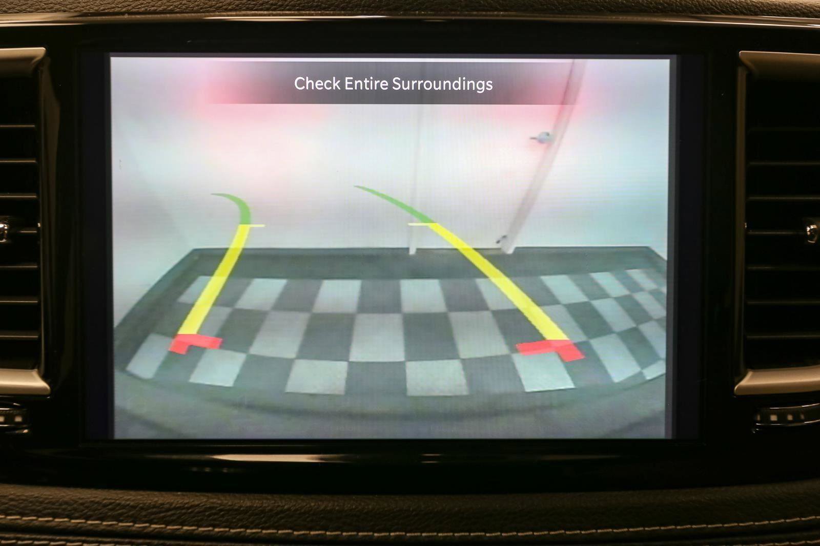 Used 2021 Chrysler Pacifica Touring-L image 32