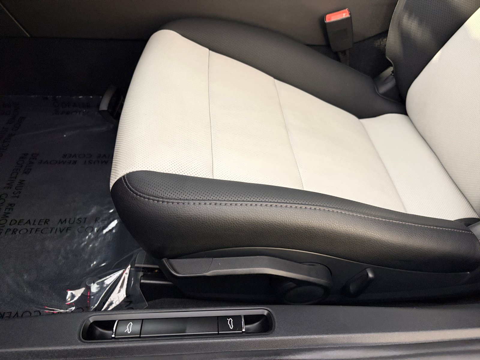 Certified 2025 Porsche 718 Cayman RWD image 23