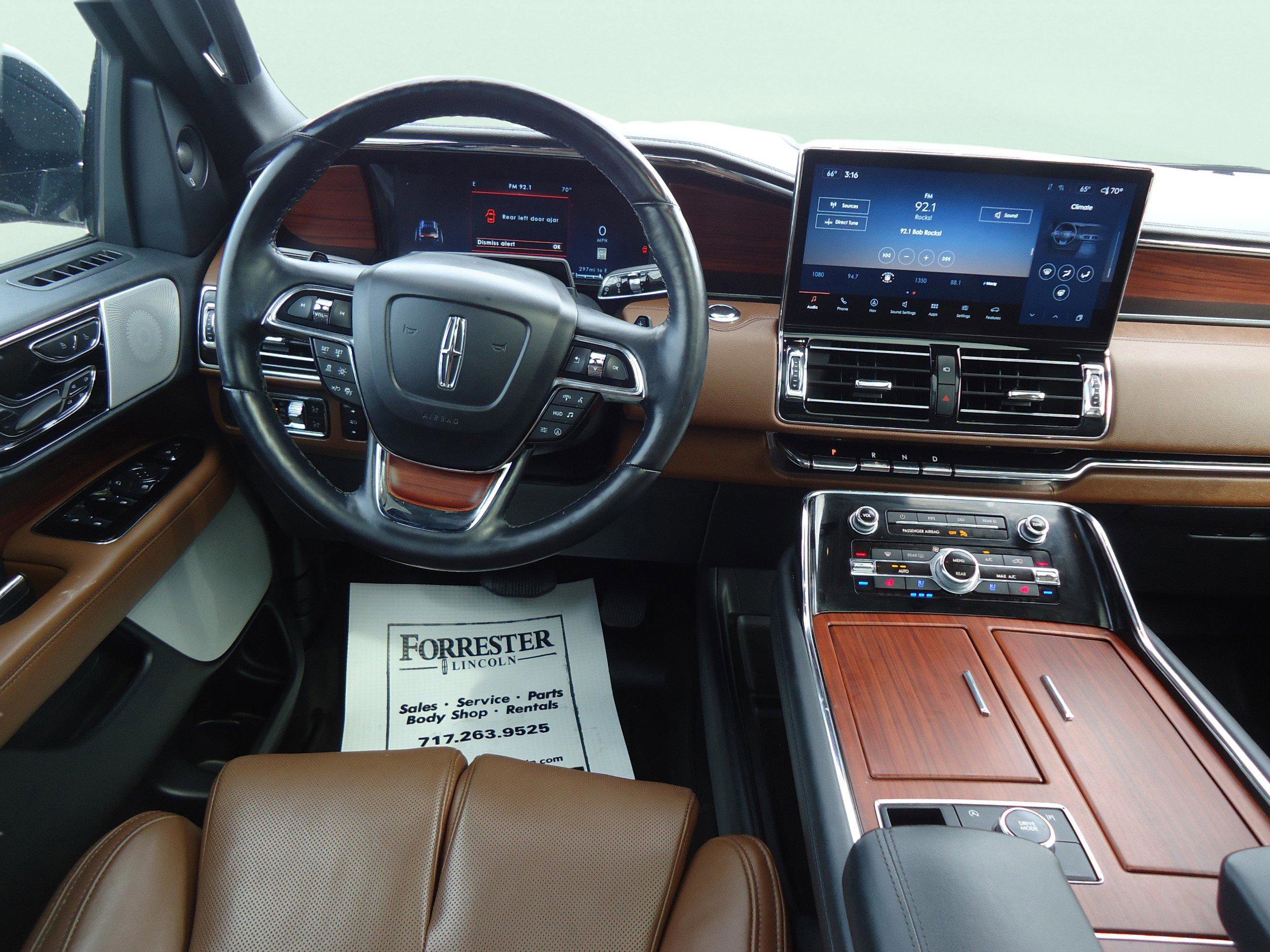 Used 2022 Lincoln Navigator L Reserve image 11