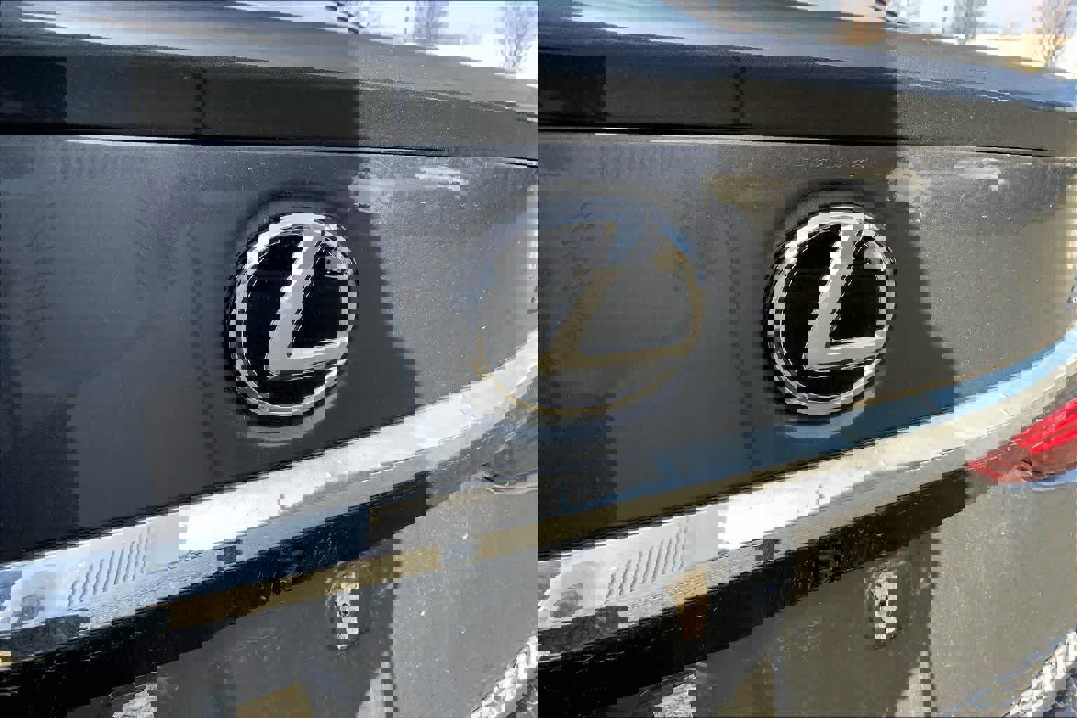 Certified 2023 Lexus ES 300h w/ Premium Package image 31