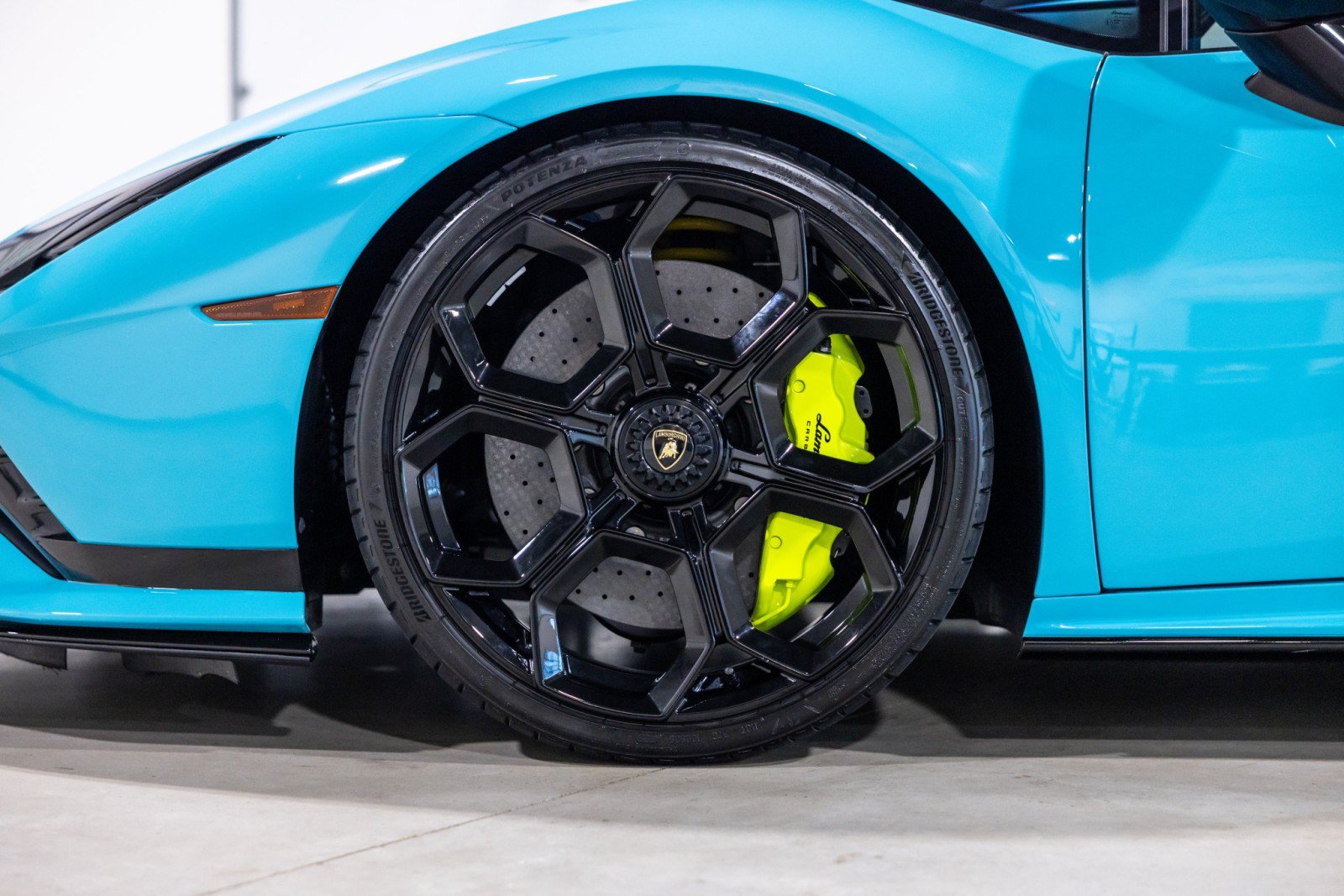 Used 2024 Lamborghini Huracan Tecnica RWD image 20