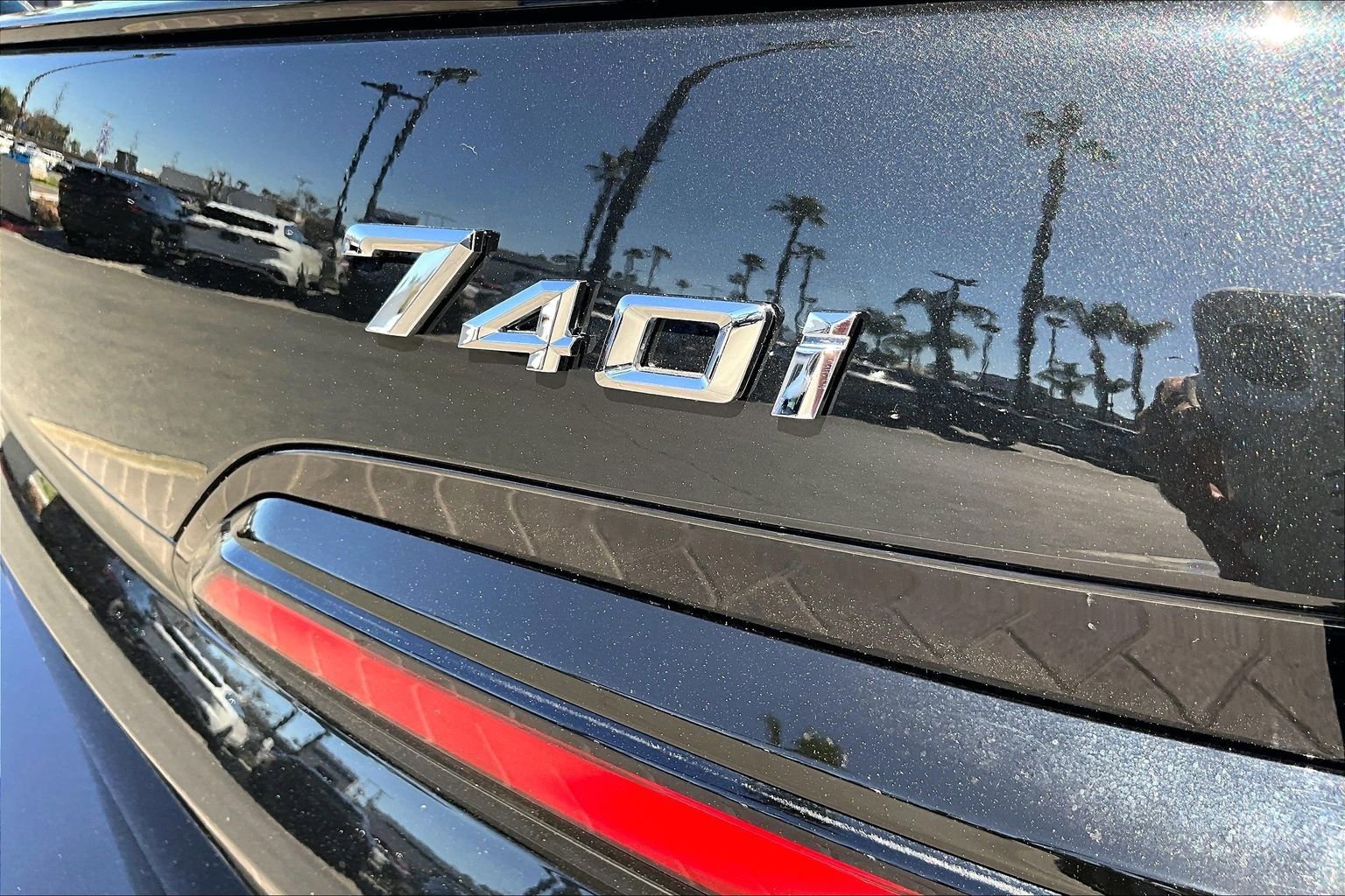 Used 2023 BMW 740i w/ Parking Assistance Package image 8