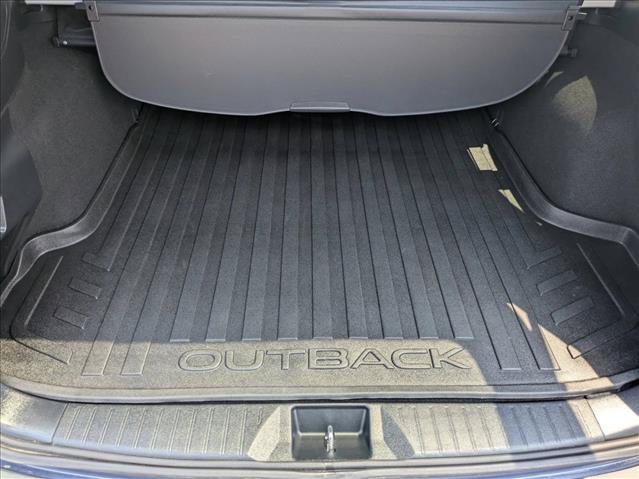 Used 2017 Subaru Outback 2.5i Limited AWD/4WD image 6