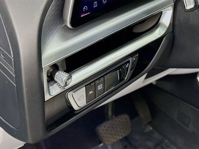 Used 2024 Cadillac Lyriq Luxury image 10