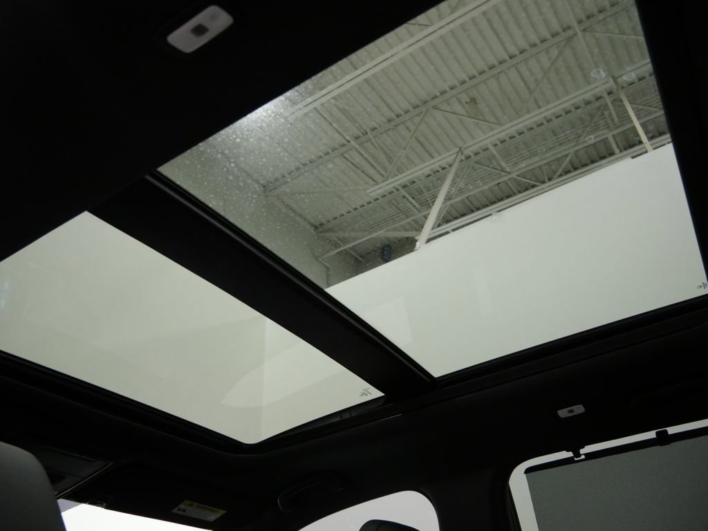 Used 2025 Honda Pilot TrailSport image 4