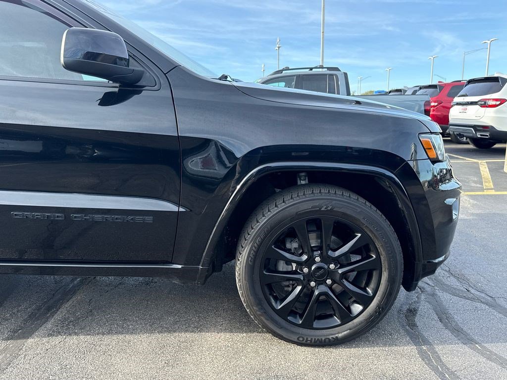 Used 2019 Jeep Grand Cherokee Altitude AWD/4WD image 15