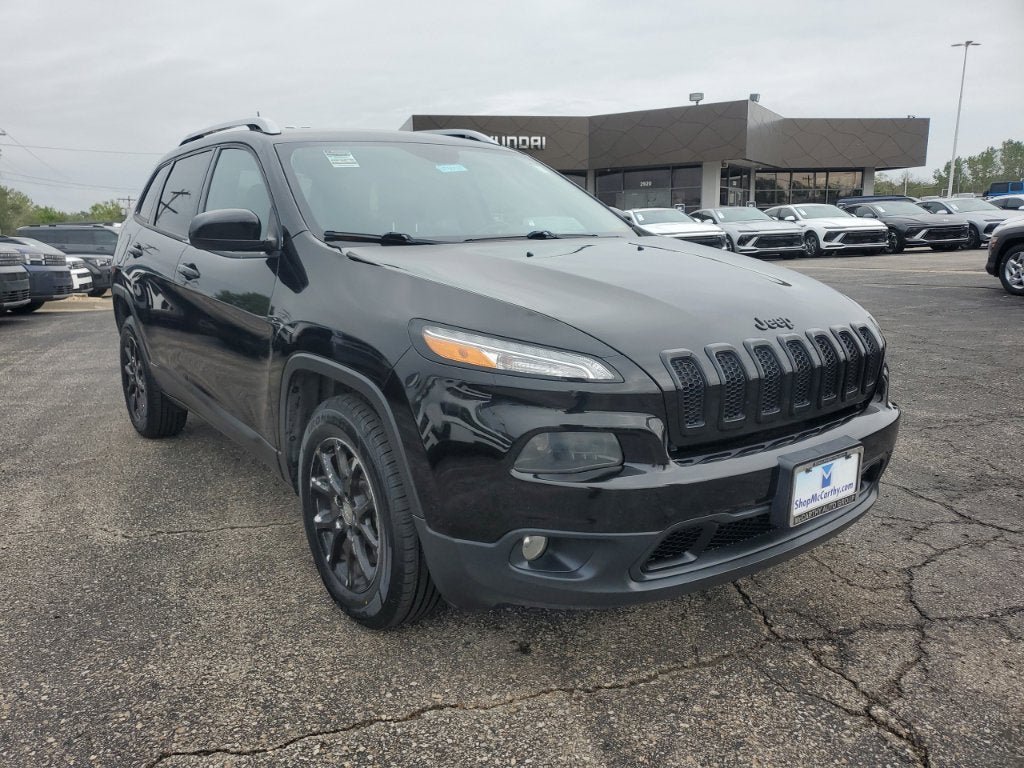 Used 2018 Jeep Cherokee Latitude Plus w/ Cold Weather Group AWD/4WD image 3