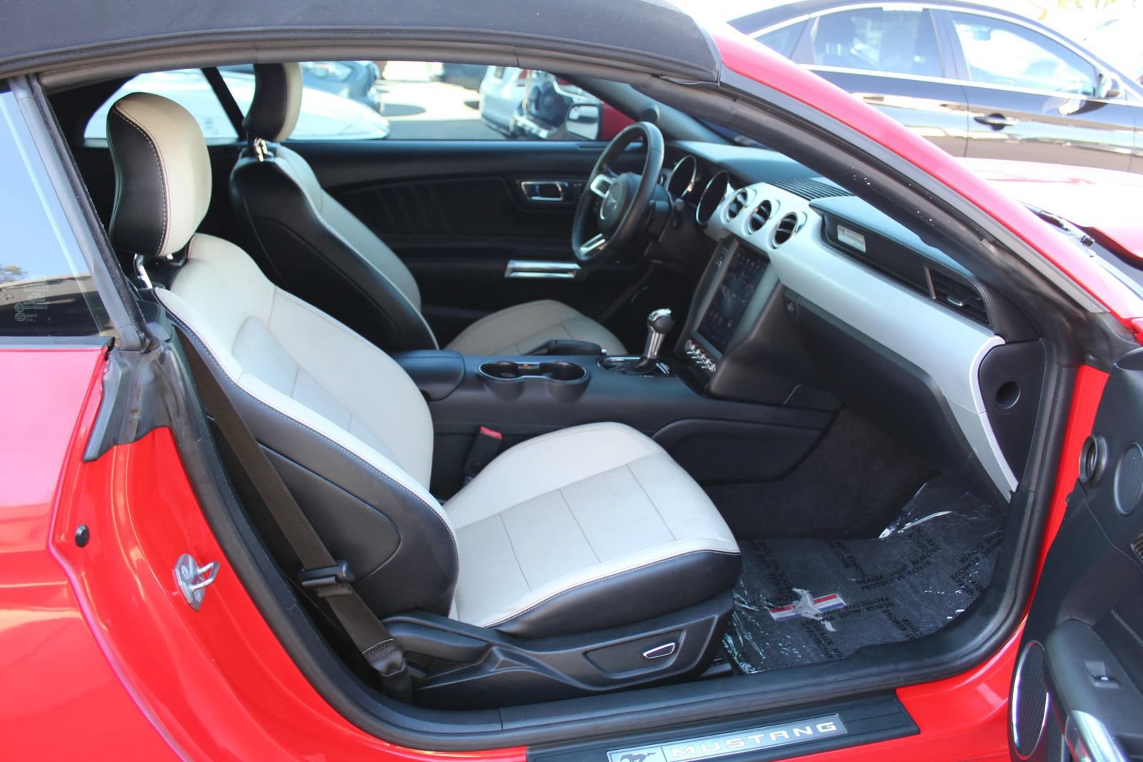 Used 2015 Ford Mustang Premium RWD image 10