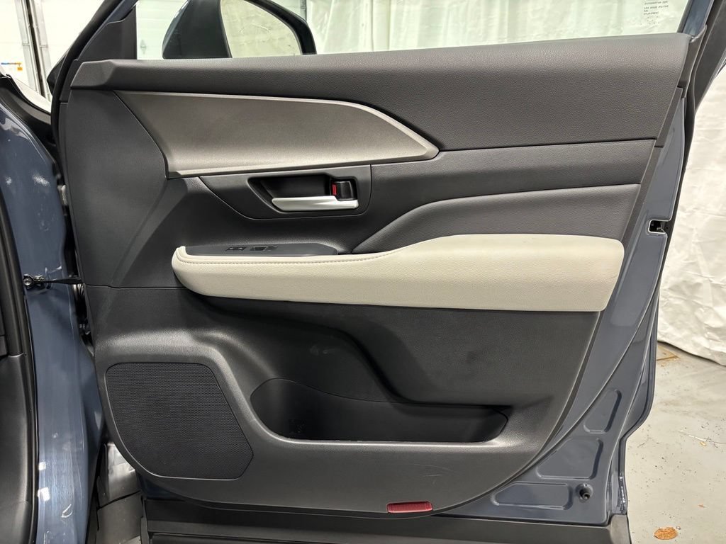Used 2025 Toyota Grand Highlander AWD image 61