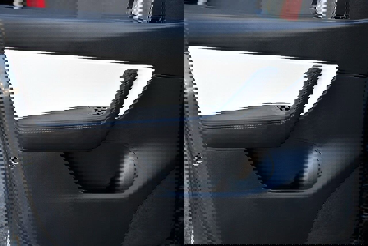 Used 2021 Tesla Model Y Long Range image 9