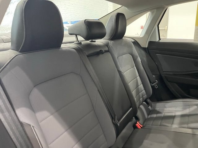 Used 2025 Volkswagen Jetta SE FWD image 16