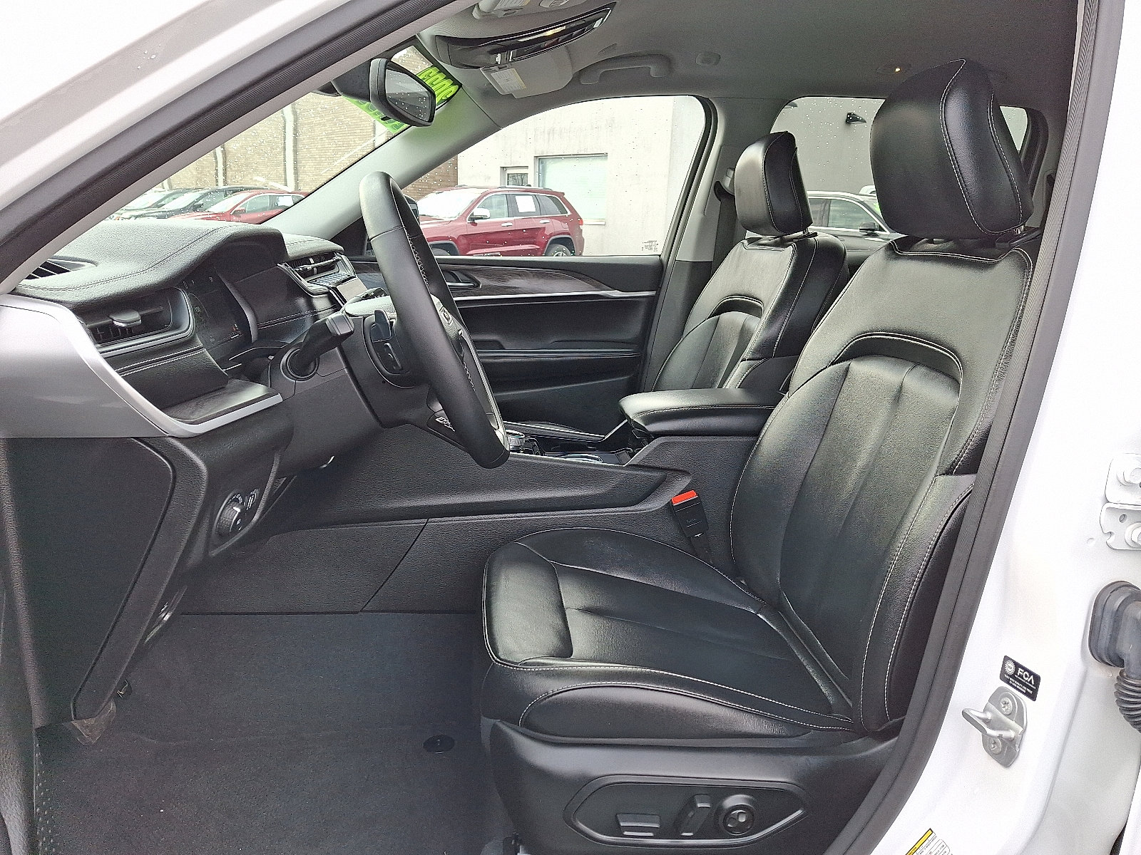 Used 2023 Jeep Grand Cherokee Limited image 14