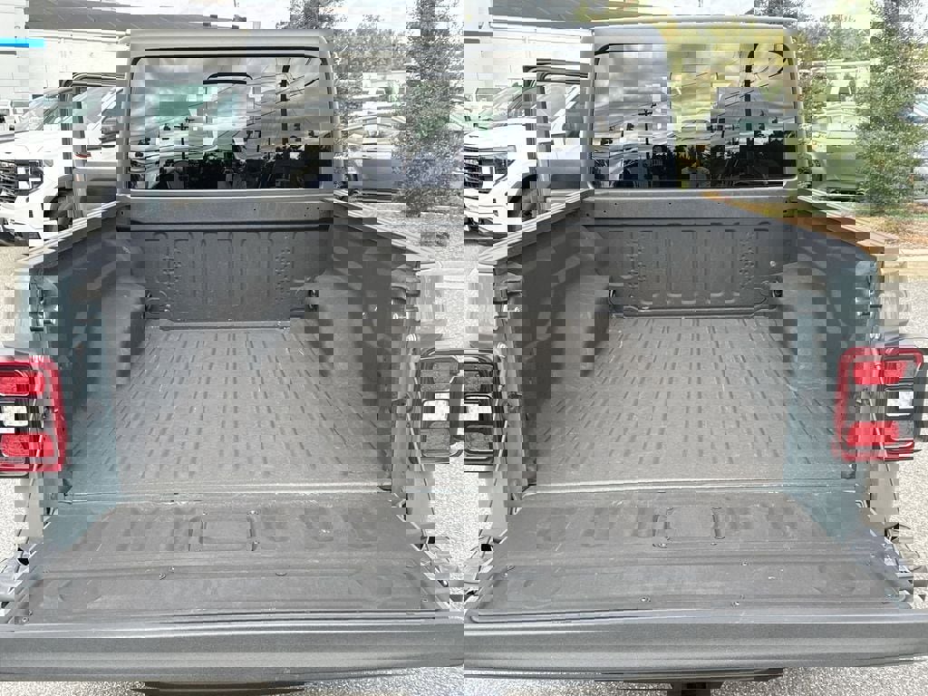 Used 2024 Jeep Gladiator Mojave w/ Technology Group image 8