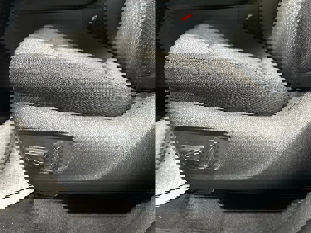 Used 2025 Toyota Grand Highlander AWD image 12