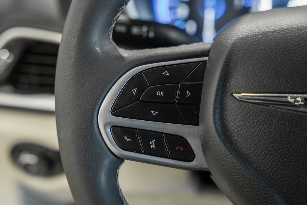 Certified 2024 Chrysler Pacifica Touring-L image 33